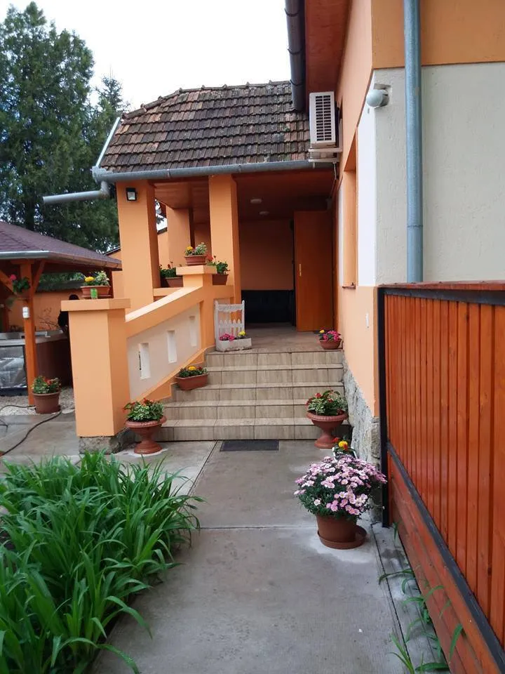 főbejárat